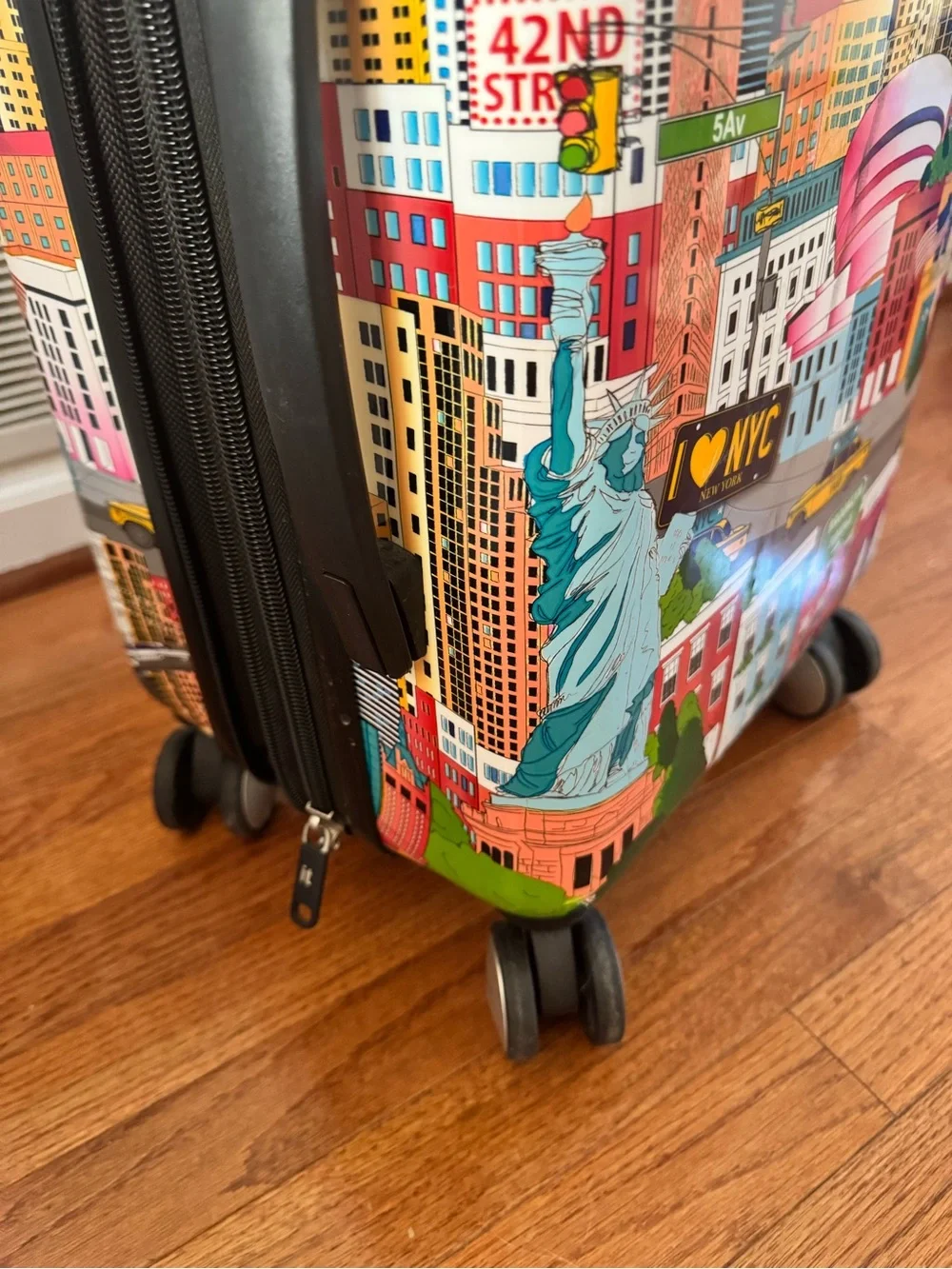Kids it Luggage 22” NYC Hardside Spinner Suitcase